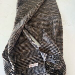 100% Cashmere Scarf Made in England | Neutral Houndstooth Fringe